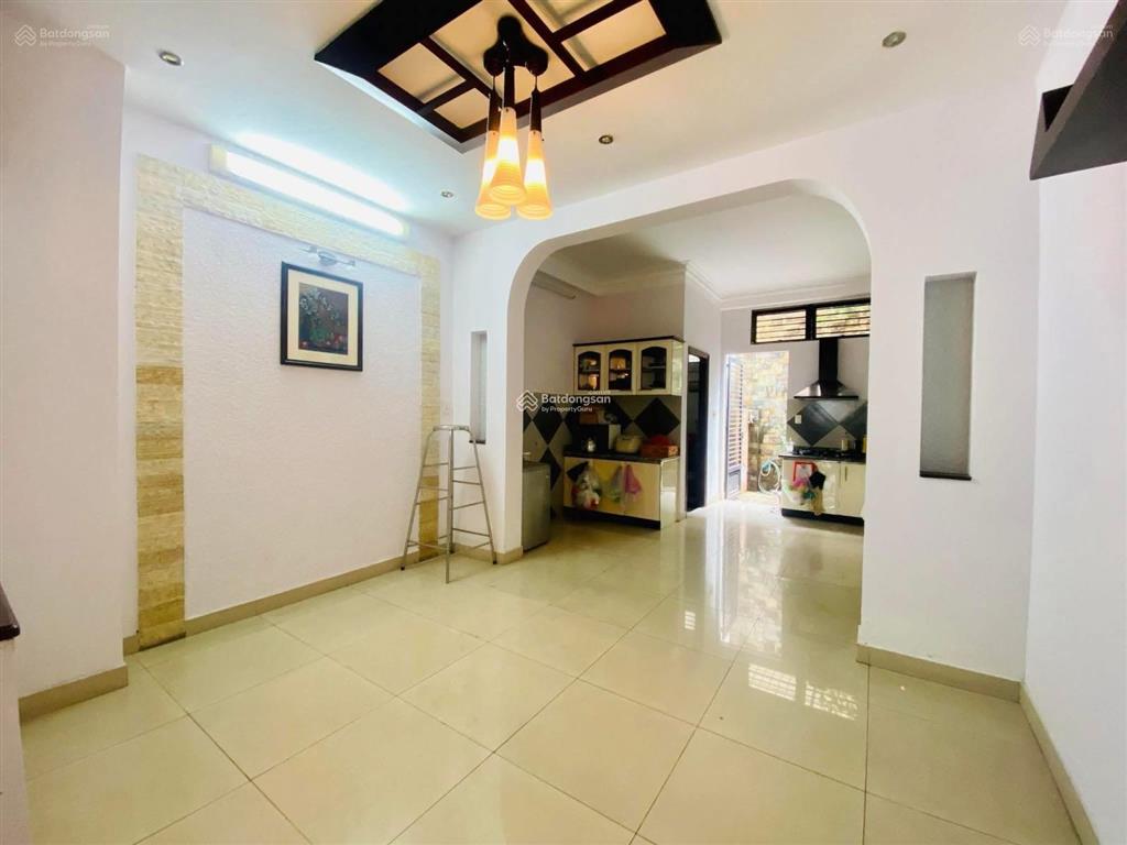 Cô năm bán nhà an dương vương  quận 5 68,3m2. nằm gần chợ an đông, cho thuê 25 tr/th