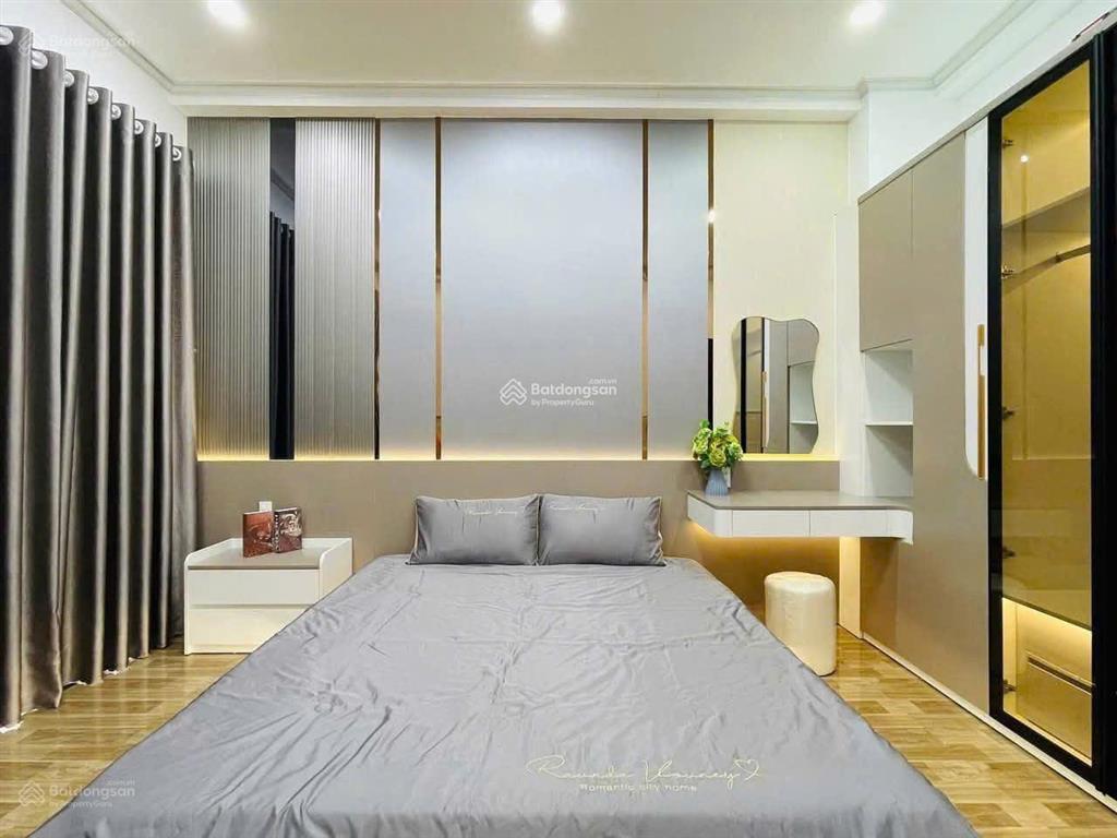 Cô ba bán nhà calmette, q. 1 giá 4tỷ860/69,3m2. cách chợ bến thành 2' di chuyển. cho thuê 27tr