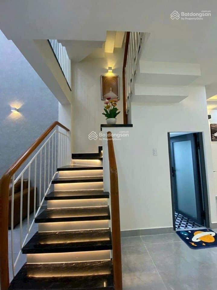 Giảm xuống 200tr 79m2 đường phan kế bính  q.1. thông ra điện biên phủ. cho thuê 27tr