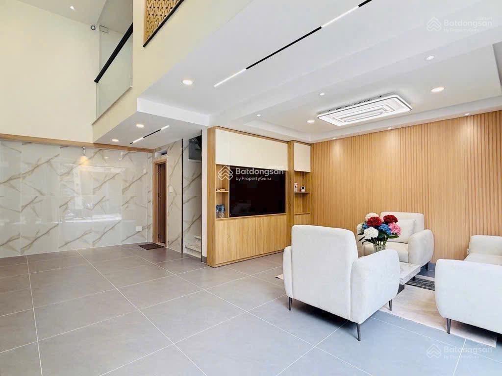 Giá 3tỷ370/60m2 đường nguyễn chí thanh  q11. cắt với dương tử giang. cho thuê 26 triệu tháng