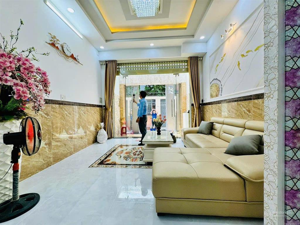 Cần bán gấp căn bà hạt  quận 10 giá 3tỷ550/79m². gần chợ nguyễn tri phương. cho thuê 24tr