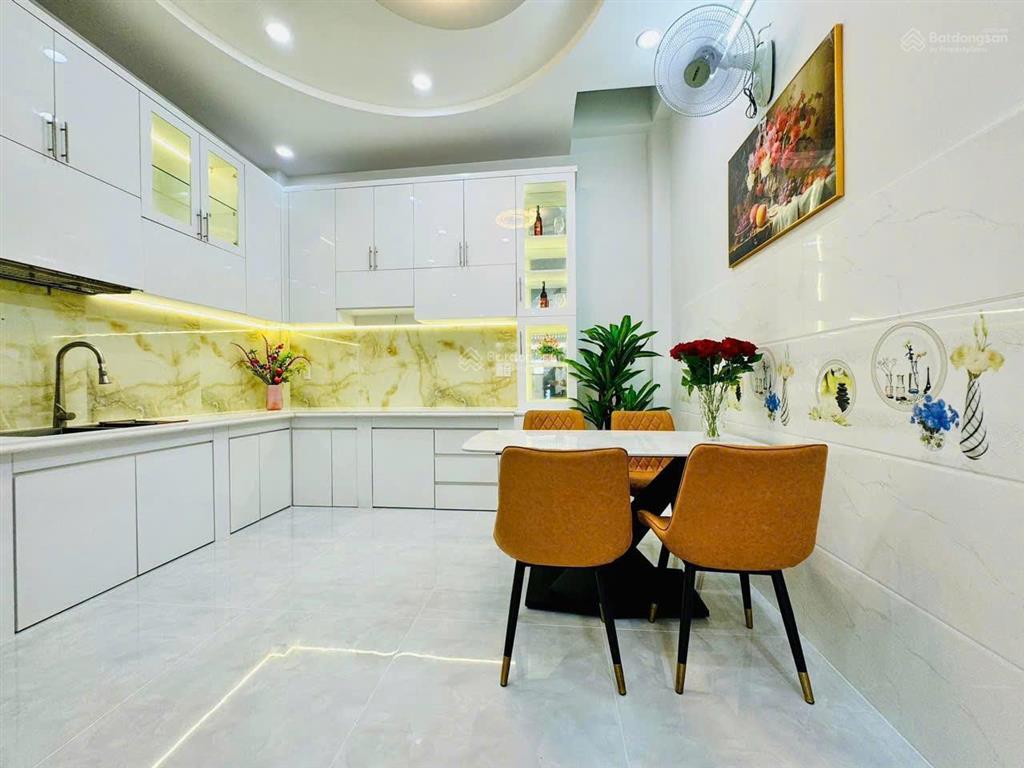 Cần bán gấp căn bà hạt  quận 10 giá 3tỷ550/79m². gần chợ nguyễn tri phương. cho thuê 24tr
