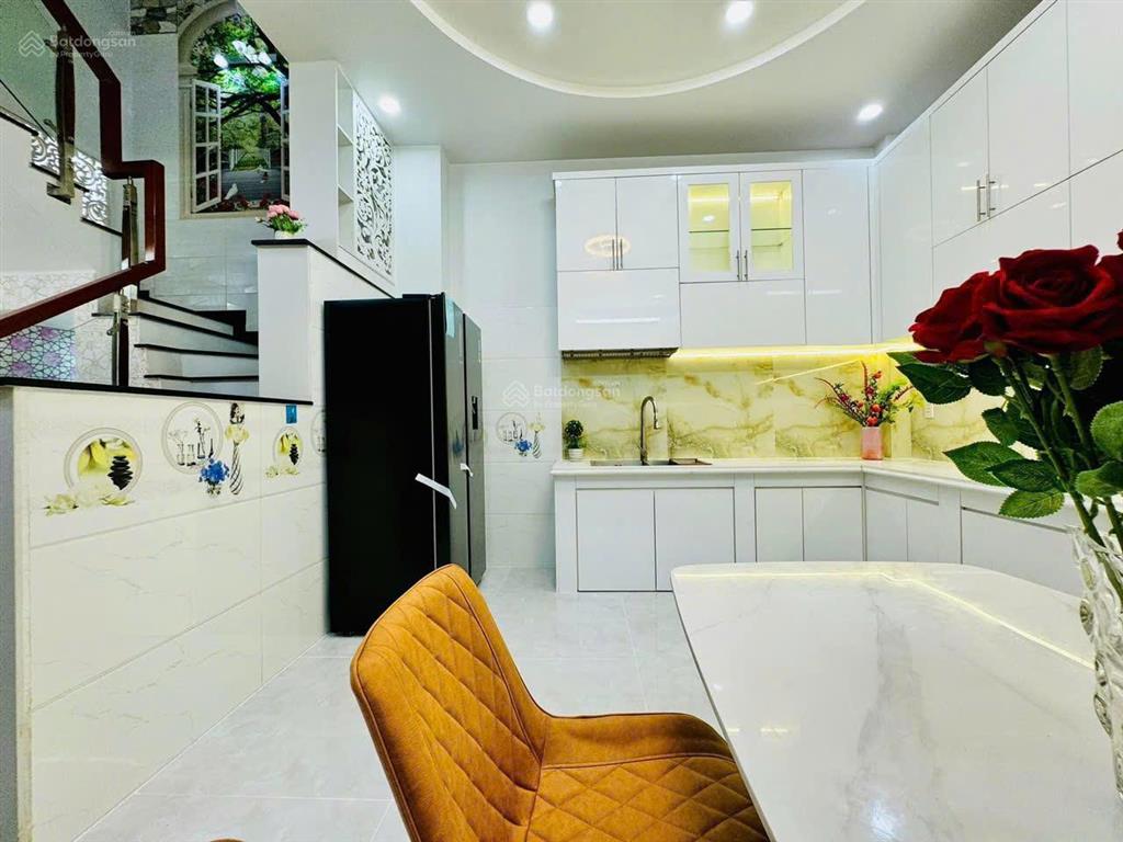 Cần bán gấp căn bà hạt  quận 10 giá 3tỷ550/79m². gần chợ nguyễn tri phương. cho thuê 24tr