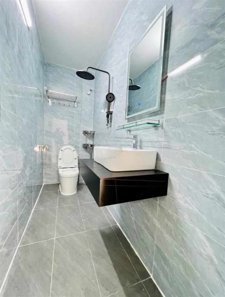Cần bán nhà nguyễn thượng hiền  quận 3. giá 4tỷ8/71,8m2. cho thuê 30 triệu tháng