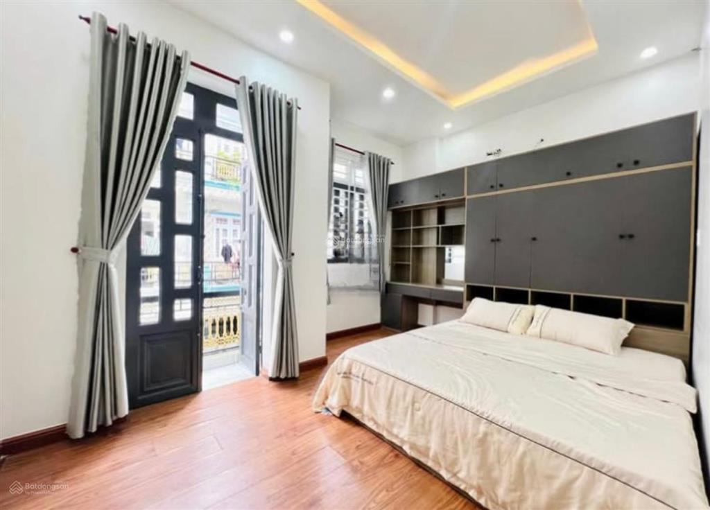 Cần bán nhà nguyễn thượng hiền  quận 3. giá 4tỷ8/71,8m2. cho thuê 30 triệu tháng
