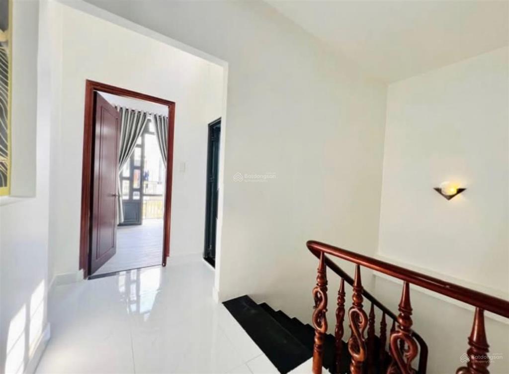 Cần bán nhà nguyễn thượng hiền  quận 3. giá 4tỷ8/71,8m2. cho thuê 30 triệu tháng