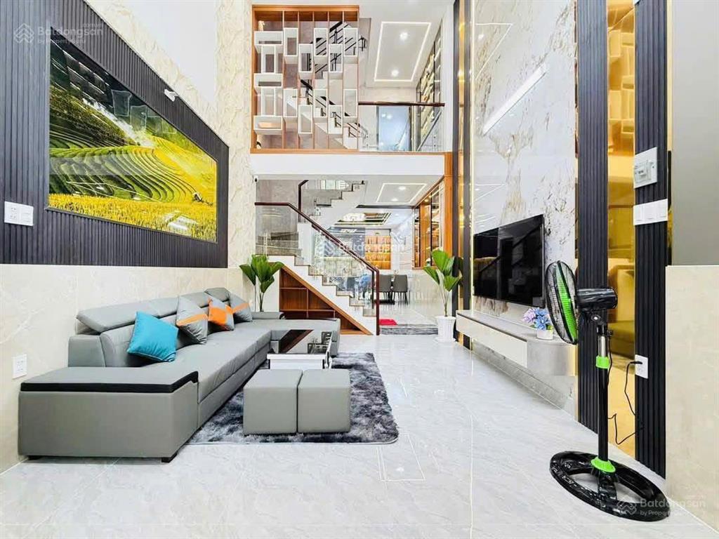Chỉ có căn duy nhất không có hai cần bán đ.nguyễn phúc nguyễnq.3 giá 4tỷ090/75,9m2. cho thuê 28tr