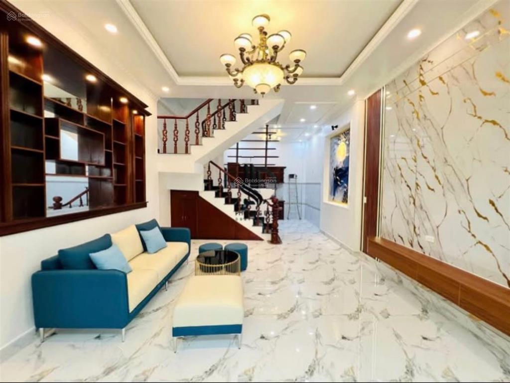 Bán nhà lý tự trọng  quận 1 giá chỉ 5 tỷ 050/73,5m2. gần chợ bến thành. cho thuê 28tr