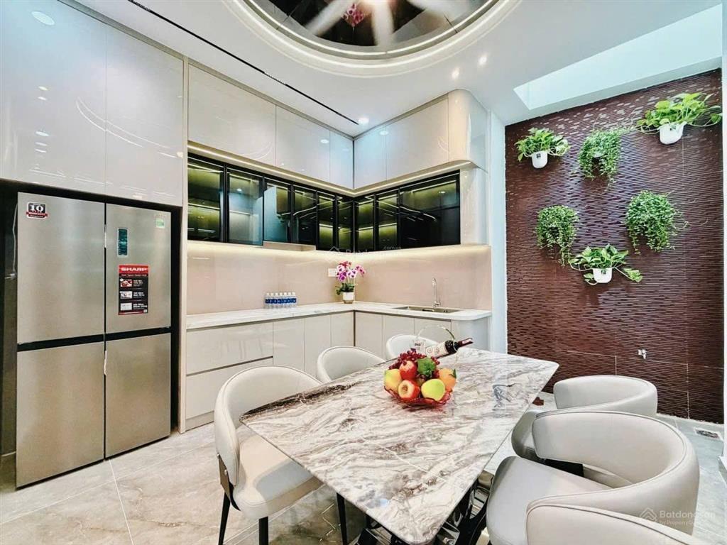 Nhà 4 tầng đường điện biên phủ  quận 3, giá 4tỷ890/73m2. cho thuê 25tr