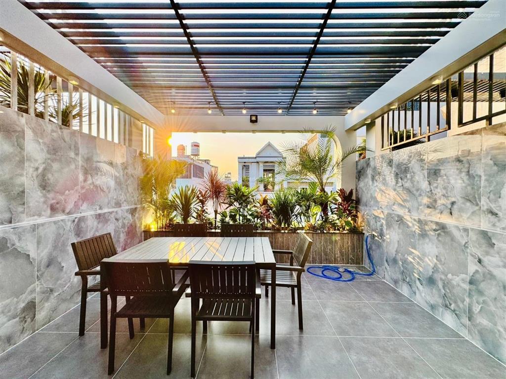 Giá giảm mạnh căn sư vạn hạnh cần bán giá 4tỷ880/81,6m2. cho thuê 27tr. gần vạn hạnh mall.