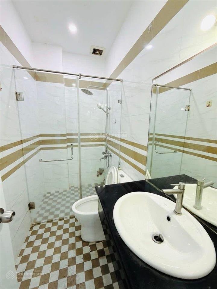 Bán nhà ngay góc 2mt huỳnh văn bánh  phú nhuận 72m2. gần bệnh viên dân sinh. cho thuê 27tr