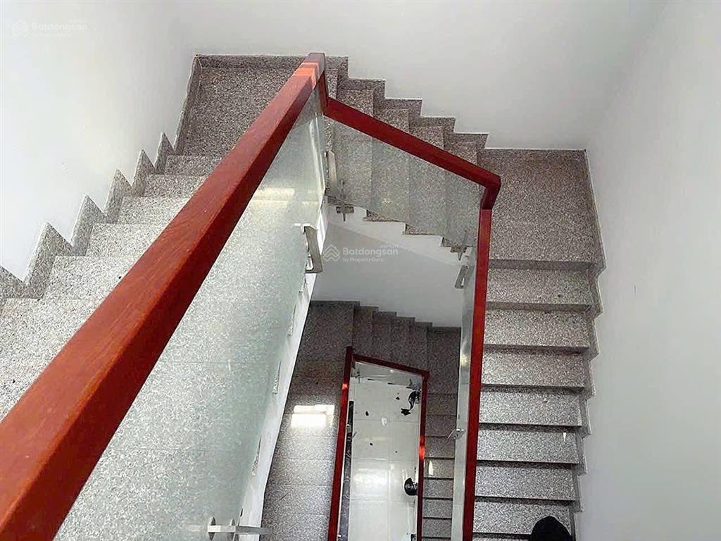 Căn hộ dịch vụ chủ cần bán đ.man thiệnquận 9 giá 4tỷ210/86m2. gần chợ đêm man thiện. cho thuê 30tr