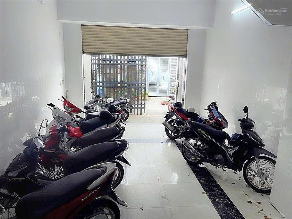 Căn hộ dịch vụ chủ cần bán đ.man thiệnquận 9 giá 4tỷ210/86m2. gần chợ đêm man thiện. cho thuê 30tr