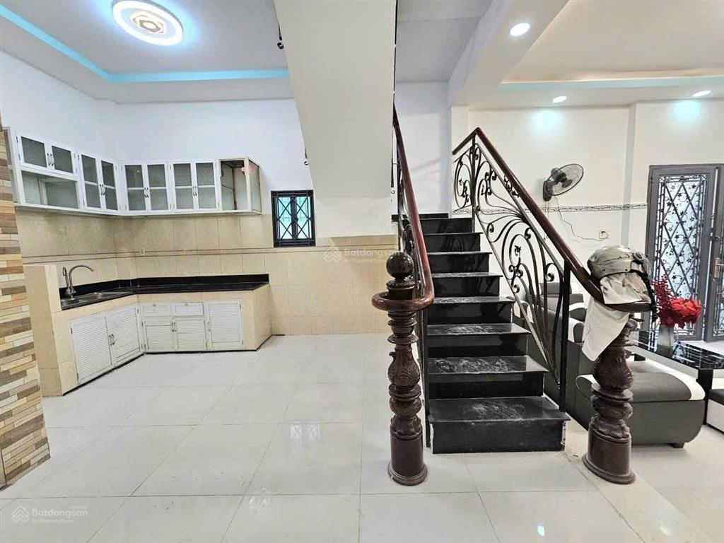 Nhà ngang 9m hoà hưng  quận 10 bán giá 3tỷ760. cho thuê 23tr. gần trưởng tiểu học triệu thị trinh