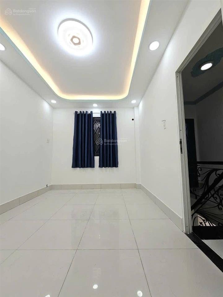 Nhà ngang 9m hoà hưng  quận 10 bán giá 3tỷ760. cho thuê 23tr. gần trưởng tiểu học triệu thị trinh