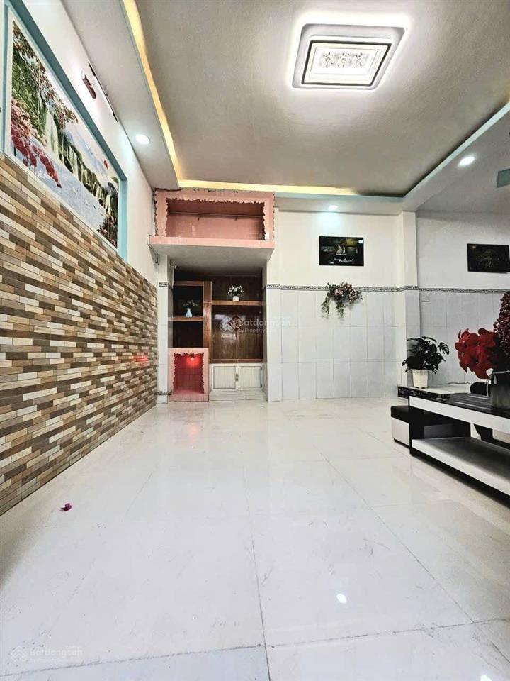 Nhà ngang 9m hoà hưng  quận 10 bán giá 3tỷ760. cho thuê 23tr. gần trưởng tiểu học triệu thị trinh