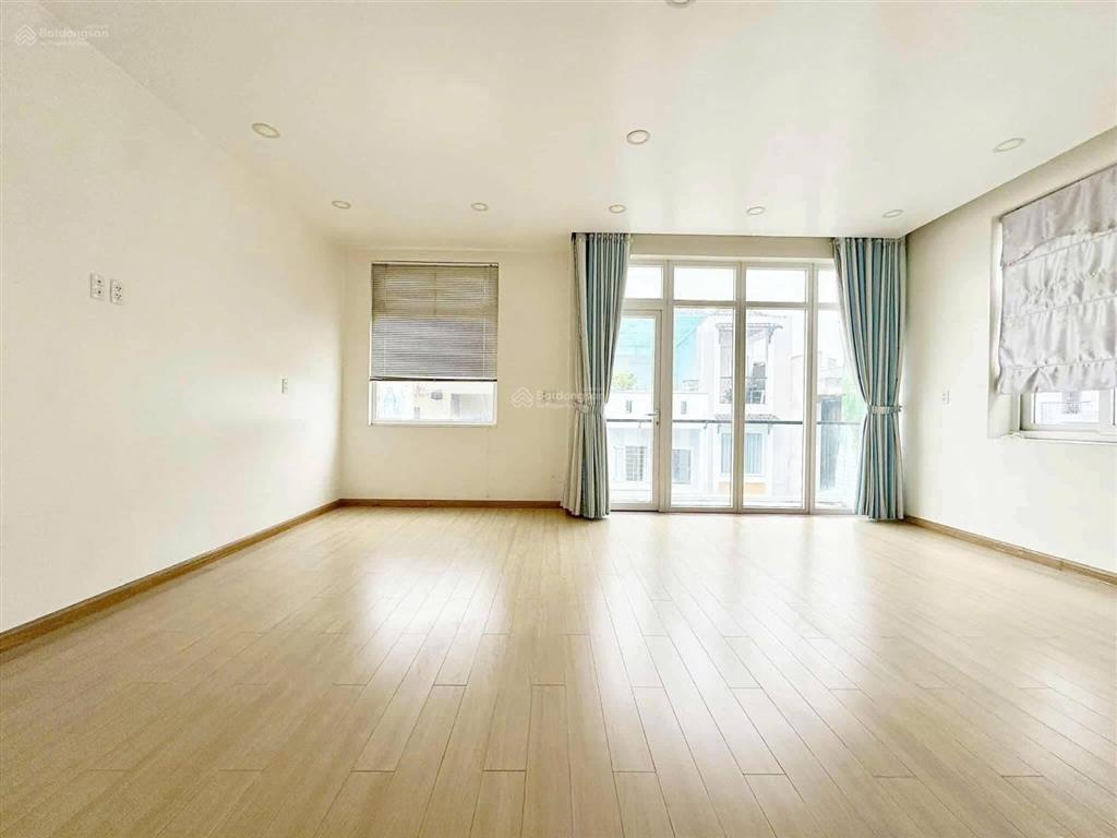 Nhà đẹp gần đại học luật 2 đường số 5thủ đức giá 4tỷ8/98,7m2. nhà đẹp sổ đầy đủ.