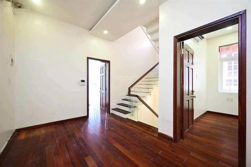 Nhà đẹp gần đại học luật 2 đường số 5thủ đức giá 4tỷ8/98,7m2. nhà đẹp sổ đầy đủ.