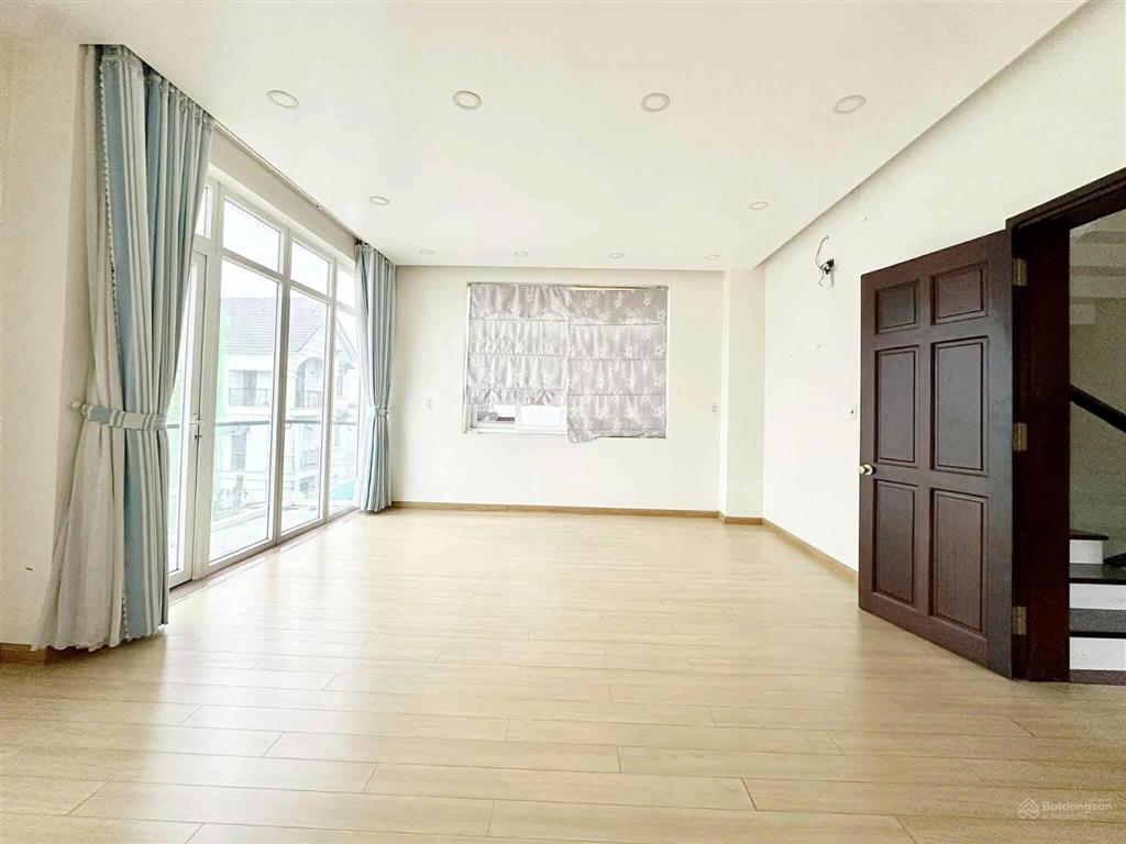 Nhà đẹp gần đại học luật 2 đường số 5thủ đức giá 4tỷ8/98,7m2. nhà đẹp sổ đầy đủ.