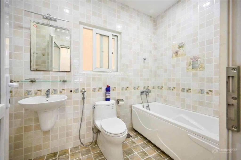 Nhà đẹp gần đại học luật 2 đường số 5thủ đức giá 4tỷ8/98,7m2. nhà đẹp sổ đầy đủ.