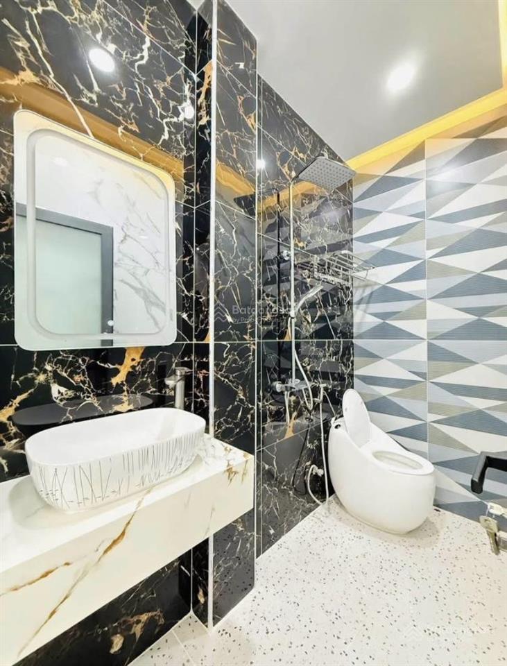 Giảm 200tr bán nhà tạ uyên  quận 5 giá 3tỷ660/78m2. gần tiểu học hùng vương. cho thuê 25tr