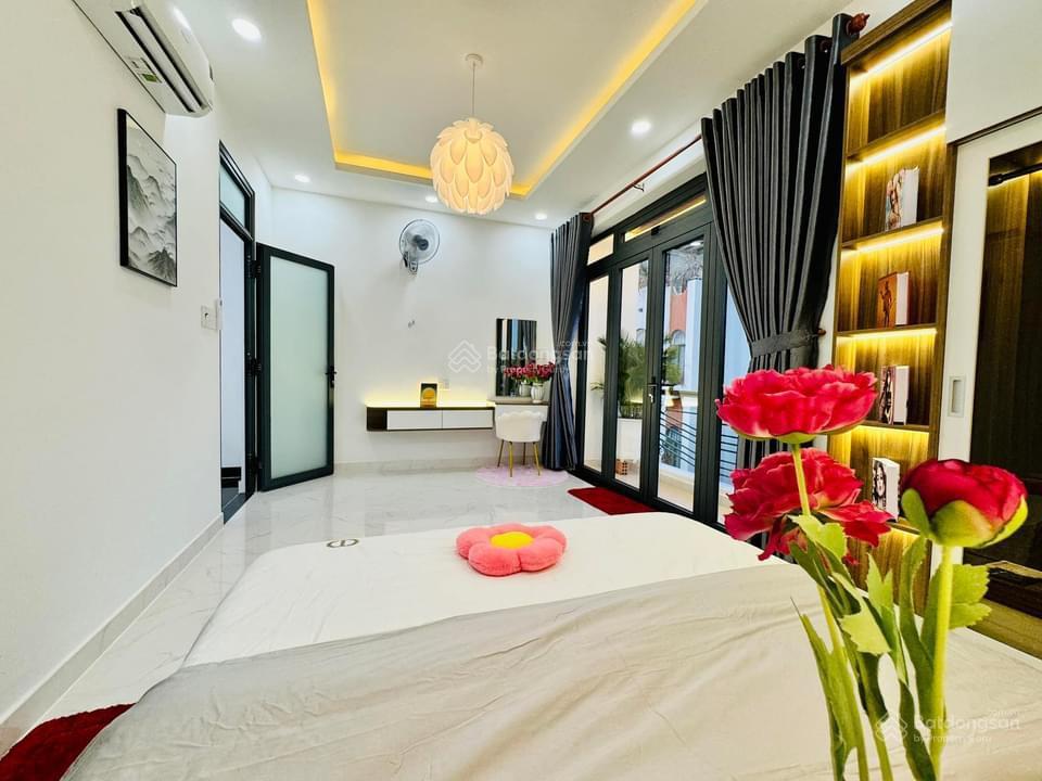 Nhà đang cho thuê 23tr tháng cần bán giá 3tỷ990/80m2 đường hàn thuyên thue đức. gần thcs bình thọ