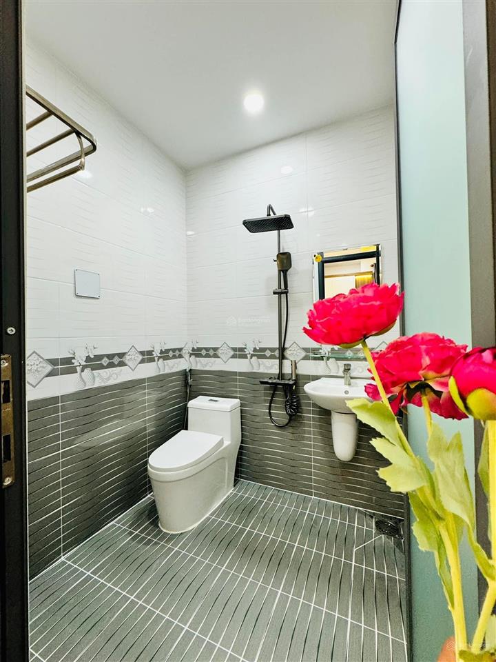 Nhà đang cho thuê 23tr tháng cần bán giá 3tỷ990/80m2 đường hàn thuyên thue đức. gần thcs bình thọ