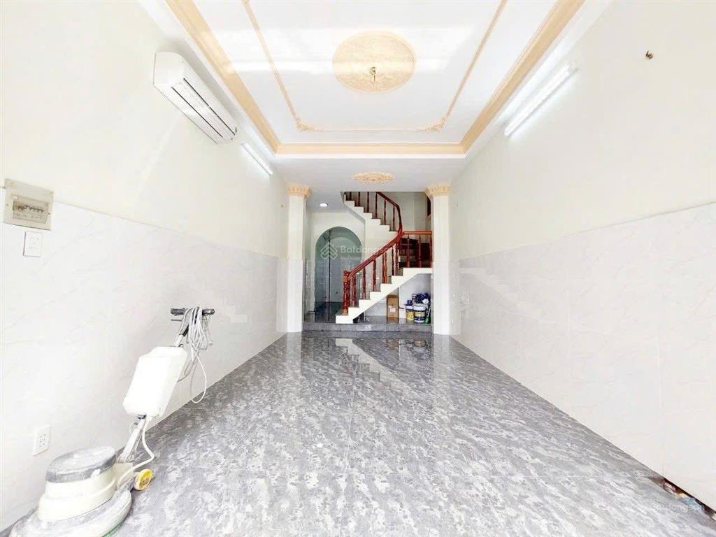 Nhà nguyên căn hẻm ô tô tô hiến thành  q10 cần bán 60m2. gần chợ hòa hưng. cho thuê 21tr