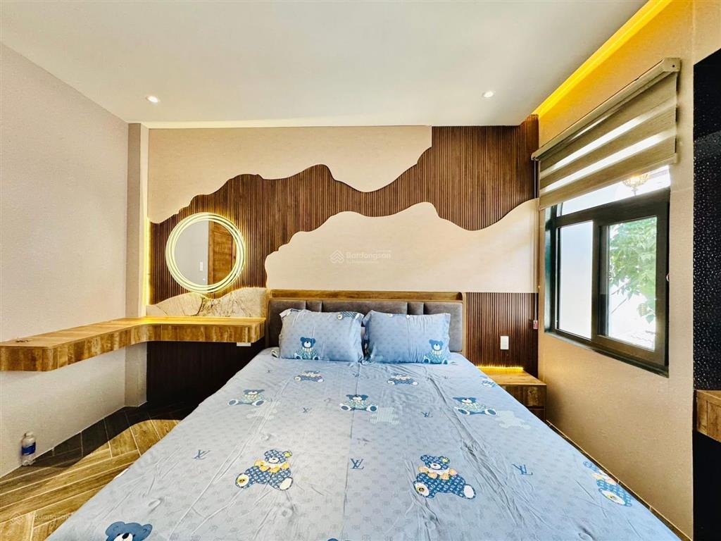 Bán nhà cao đạt  quận 5 giá 3tỷ670/73,8m2. giáp q1. cho thuê 23tr/tháng