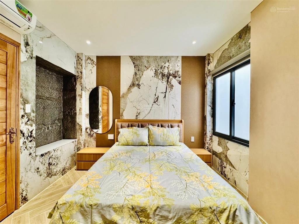 Bán nhà cao đạt  quận 5 giá 3tỷ670/73,8m2. giáp q1. cho thuê 23tr/tháng