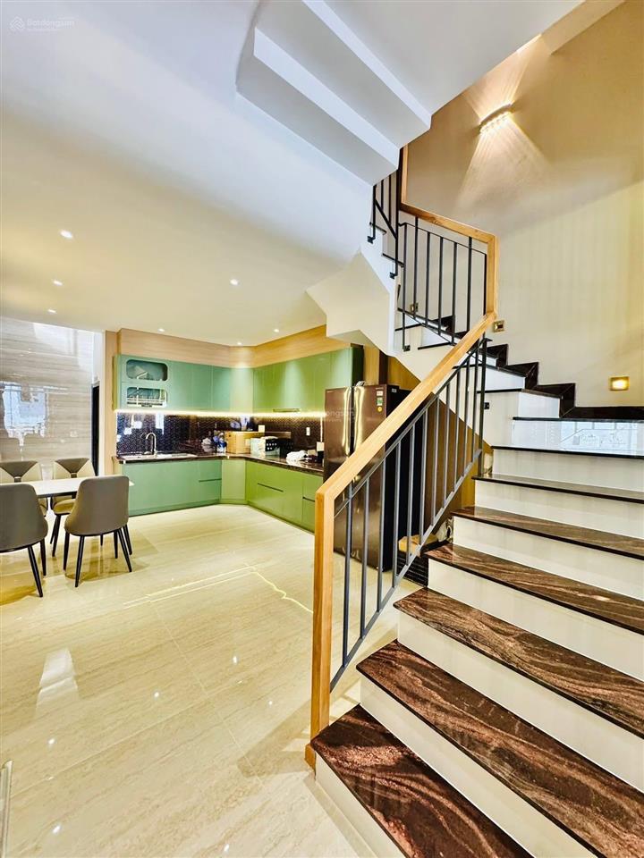 Bán nhà cao đạt  quận 5 giá 3tỷ670/73,8m2. giáp q1. cho thuê 23tr/tháng