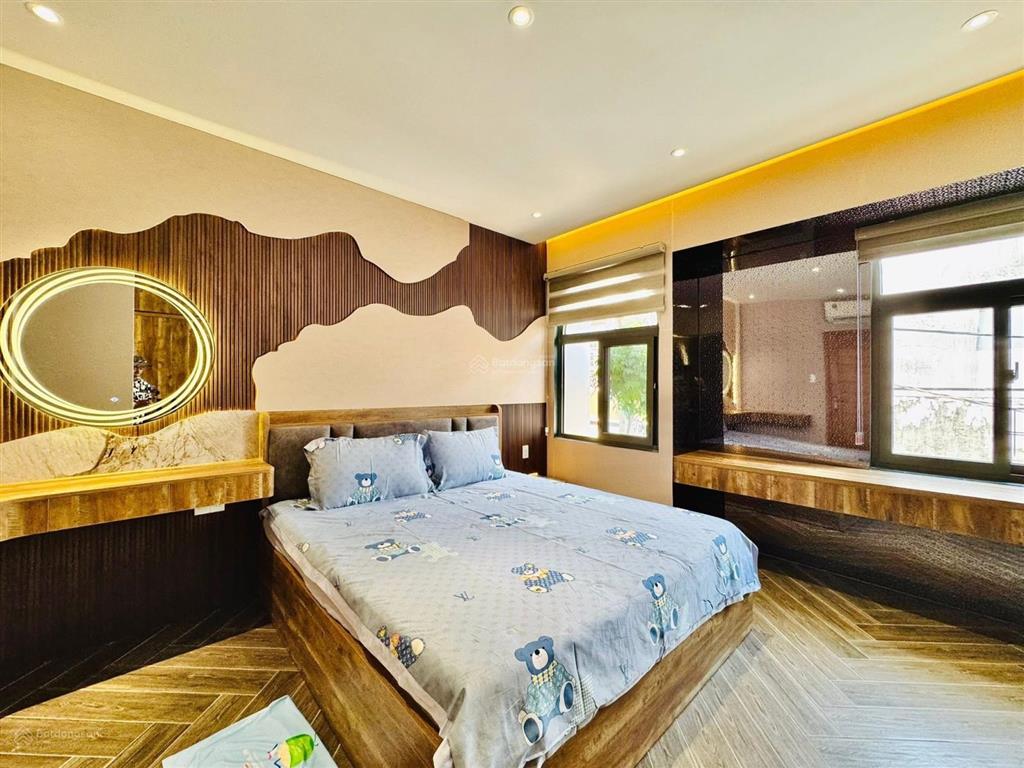 Bán nhà cao đạt  quận 5 giá 3tỷ670/73,8m2. giáp q1. cho thuê 23tr/tháng