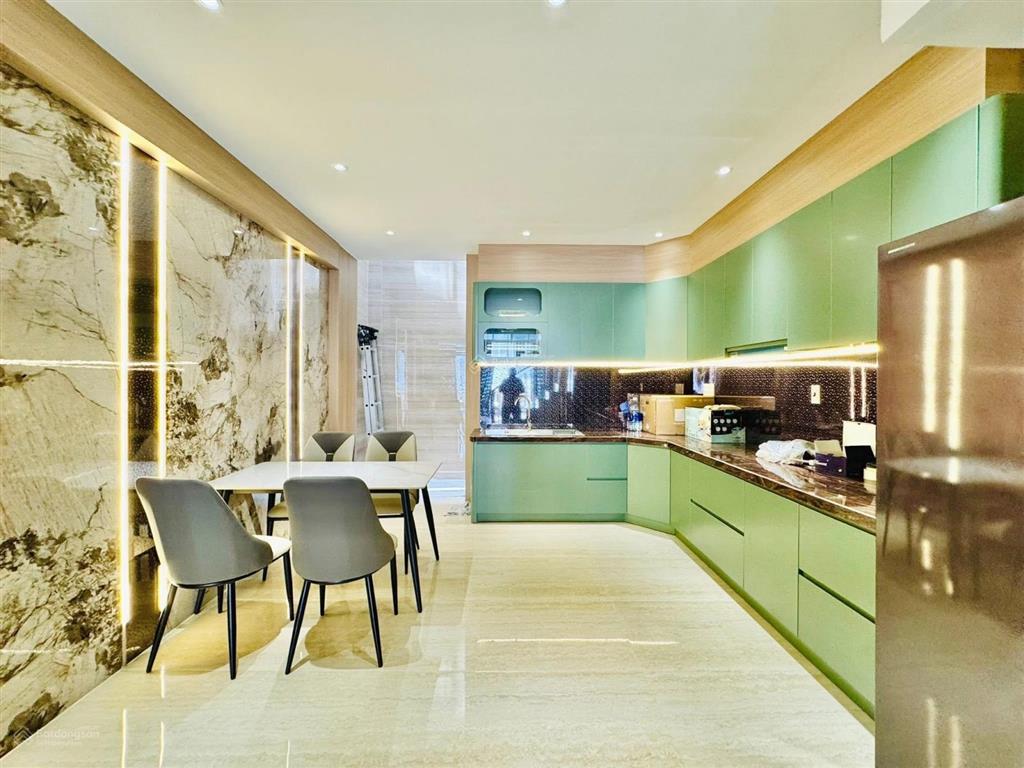 Bán nhà cao đạt  quận 5 giá 3tỷ670/73,8m2. giáp q1. cho thuê 23tr/tháng