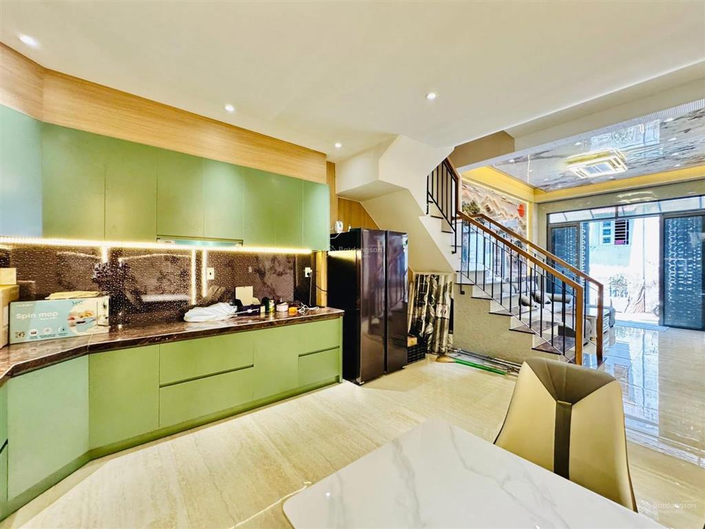 Bán nhà cao đạt  quận 5 giá 3tỷ670/73,8m2. giáp q1. cho thuê 23tr/tháng