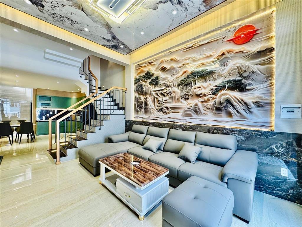 Bán nhà cao đạt  quận 5 giá 3tỷ670/73,8m2. giáp q1. cho thuê 23tr/tháng