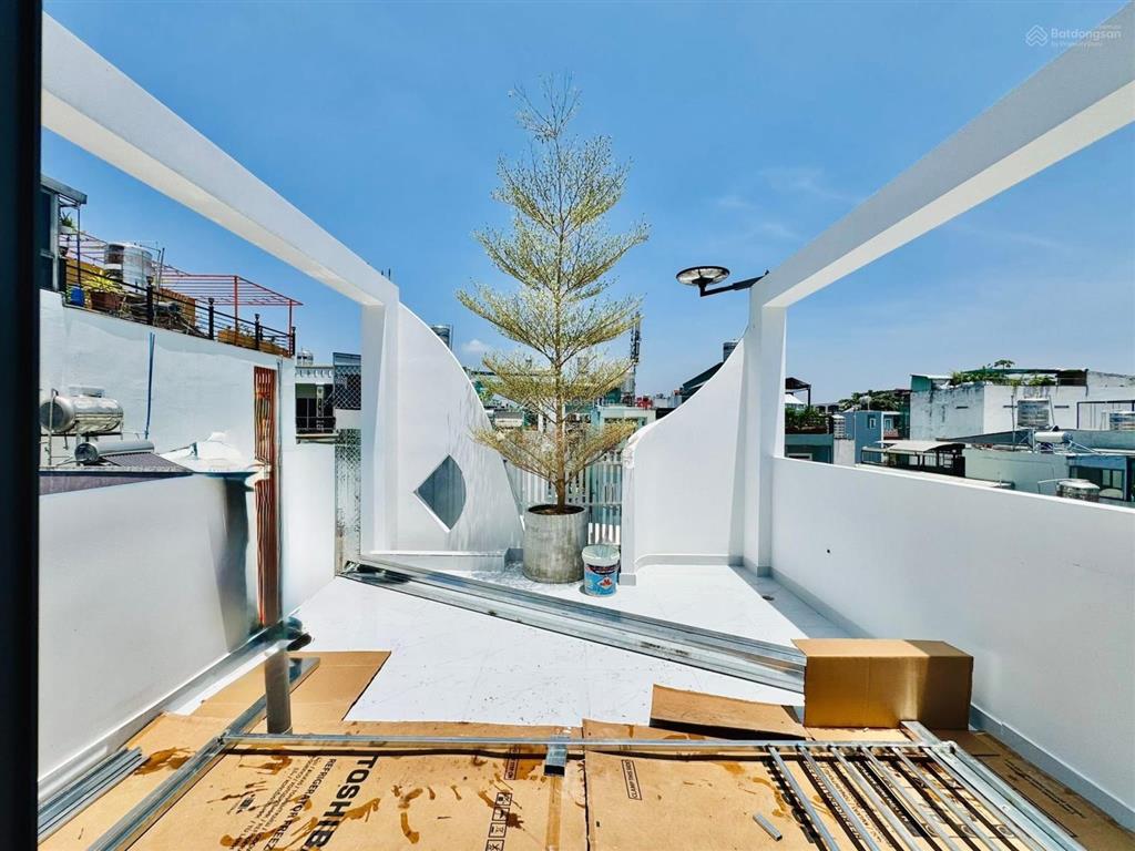 Bán nhà cao đạt  quận 5 giá 3tỷ670/73,8m2. giáp q1. cho thuê 23tr/tháng