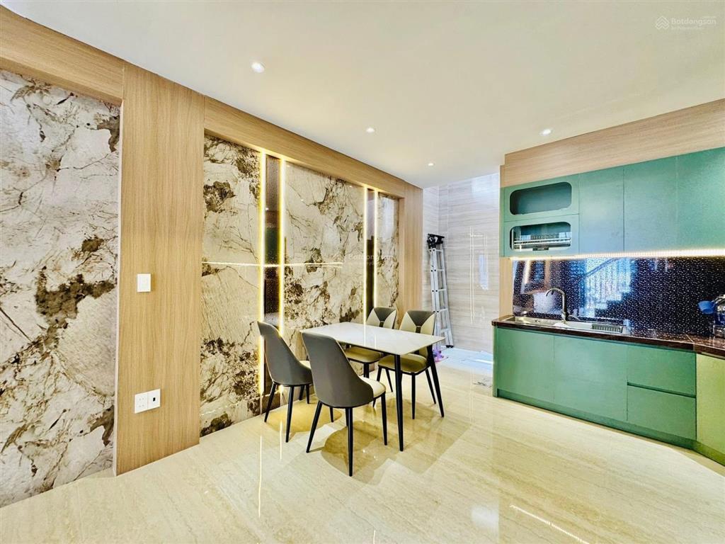 Bán nhà cao đạt  quận 5 giá 3tỷ670/73,8m2. giáp q1. cho thuê 23tr/tháng