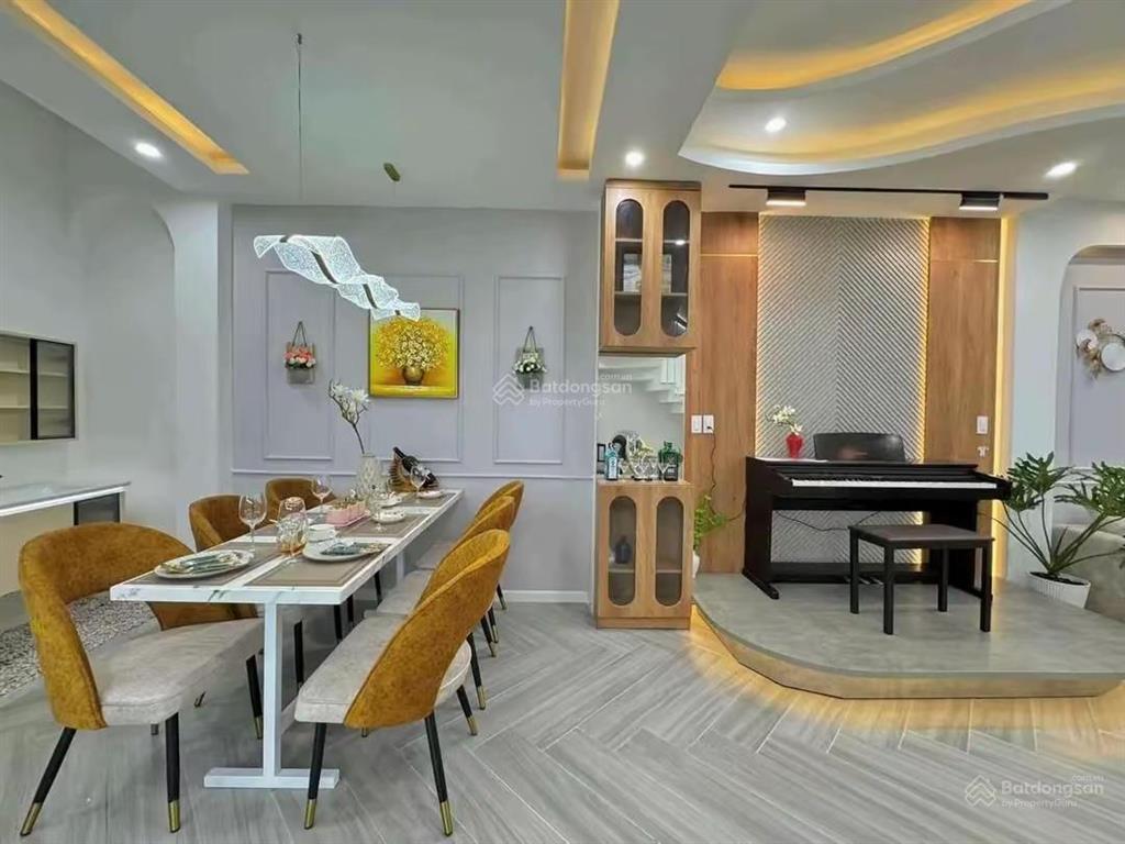 Bán nhà phan đăng lưu  bình thạnh giá 3tỷ9/70m2. gần chợ bà chiểu. cho thuê 21tr/tháng