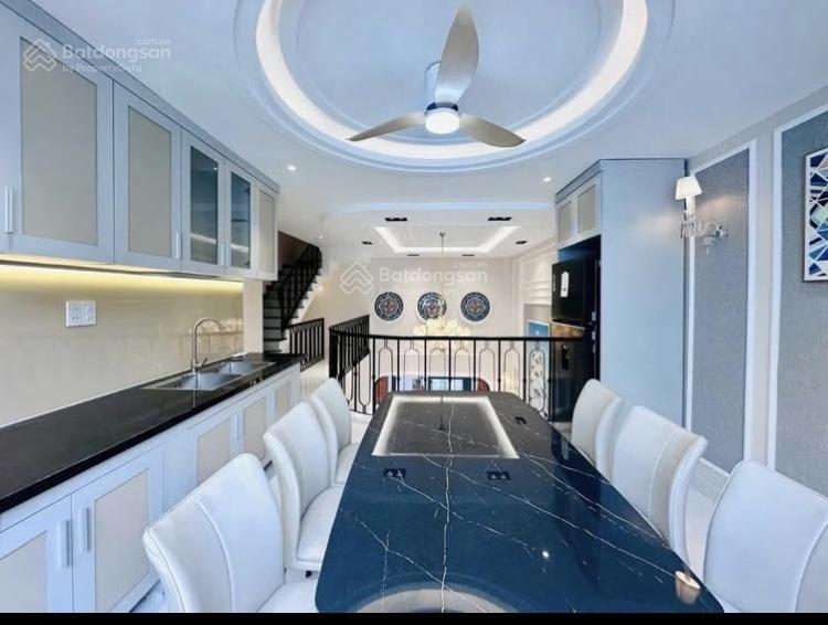 Đi định cư cô chú cần bán nhà nguyễn văn thủ đakaoq1 giá 6tỷ790/81,6m2. cho thuê 36tr/tháng.