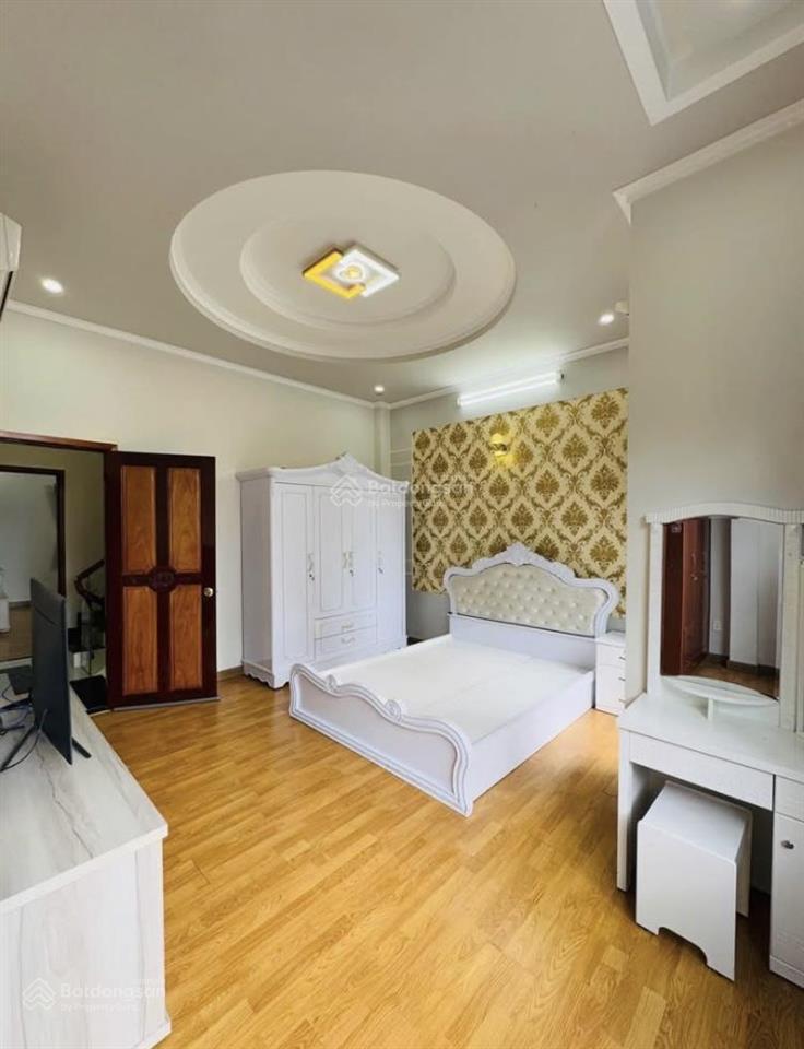 Bán nhà 1 trệt  2 lầu giá 6tỷ1/79,9m2 đường cô giang  q1. gần đại học văn lang. cho thuê 33tr