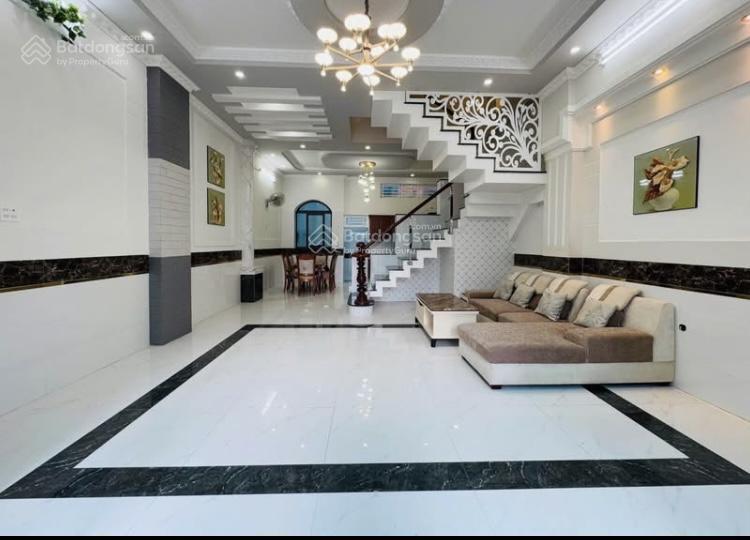 Bán nhà 1 trệt  2 lầu giá 6tỷ1/79,9m2 đường cô giang  q1. gần đại học văn lang. cho thuê 33tr