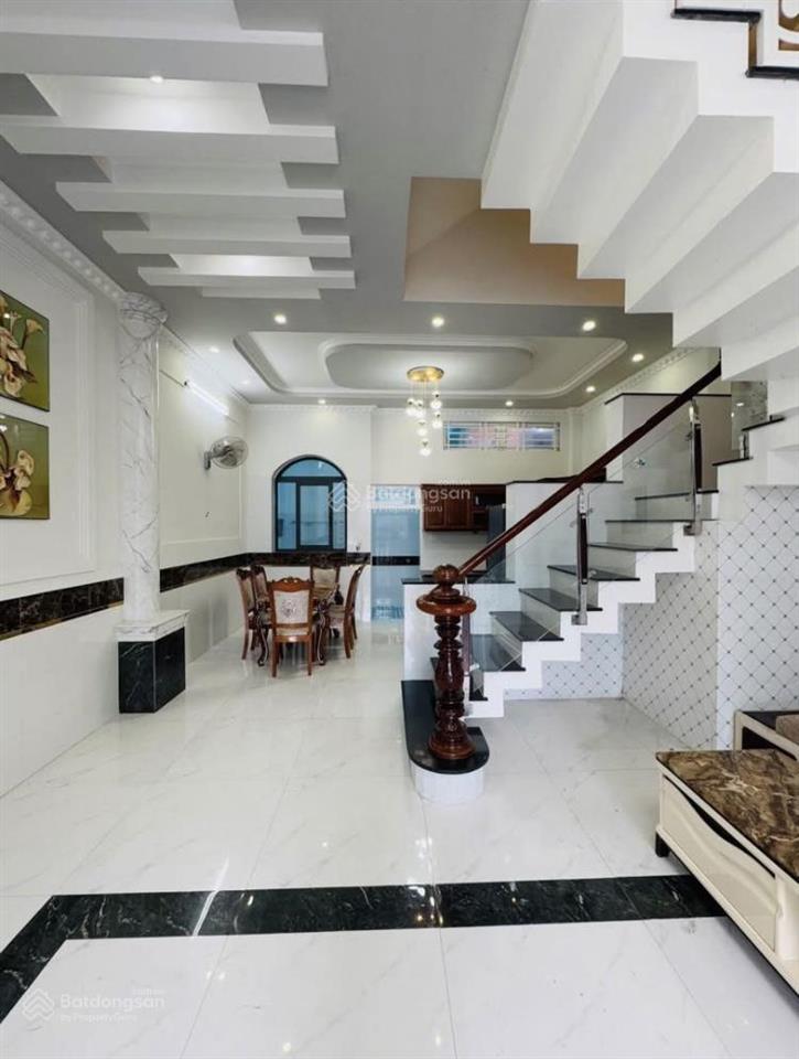 Bán nhà 1 trệt  2 lầu giá 6tỷ1/79,9m2 đường cô giang  q1. gần đại học văn lang. cho thuê 33tr