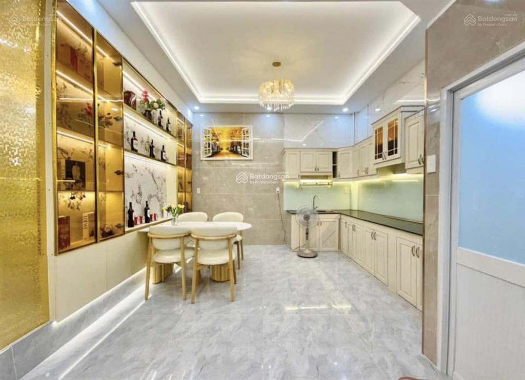 Bà năm cần bán gấp căn xóm chiếu  quận 4 dt 76m2. gần trường thpt nguyễn trãi
