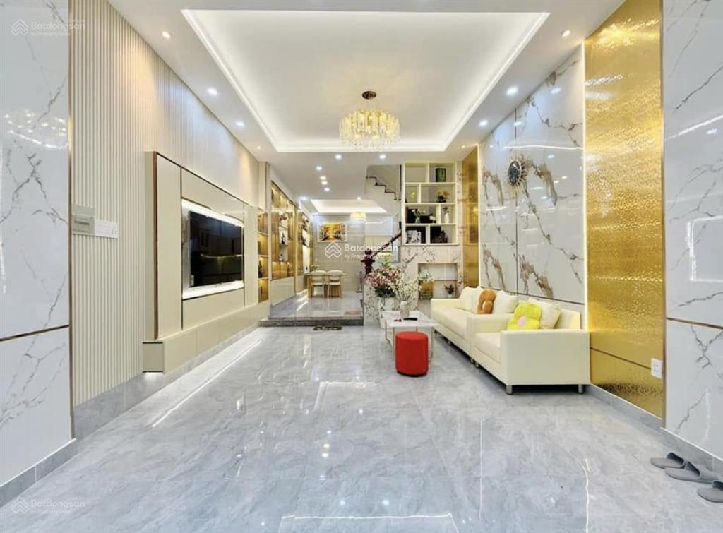 Bà năm cần bán gấp căn xóm chiếu  quận 4 dt 76m2. gần trường thpt nguyễn trãi