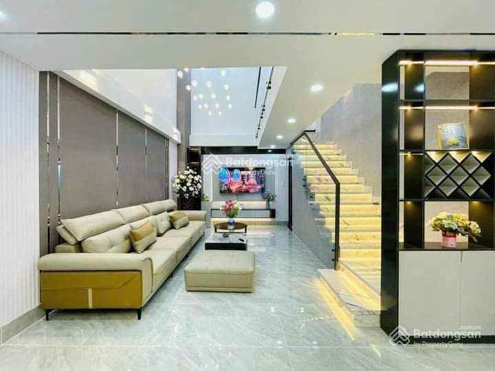 Chính chủ bán nhà lý chính thắng, quận 3 giá 5tỷ010/70m2. gần cgv lý chính thắng. cho thuê 36 triệu