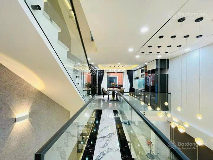Chính chủ bán nhà lý chính thắng, quận 3 giá 5tỷ010/70m2. gần cgv lý chính thắng. cho thuê 36 triệu