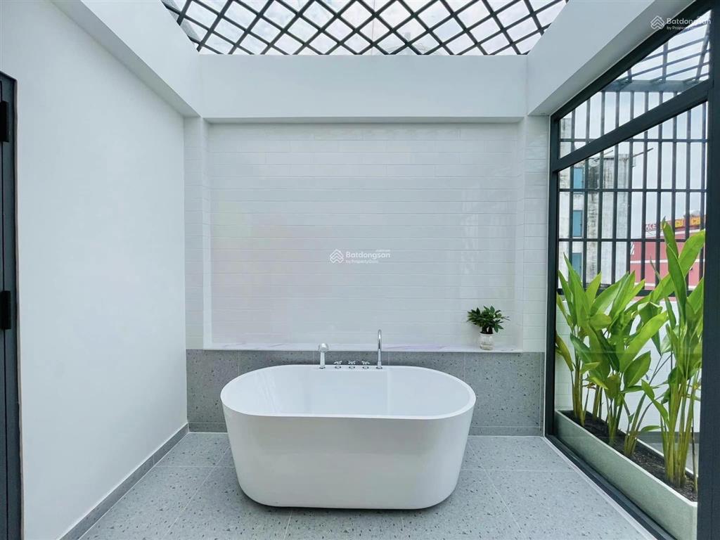 Cô năm cần bán nhà nguyễn thiện thuật  quận 3 63,5m2. cho thuê 30 triệu tháng