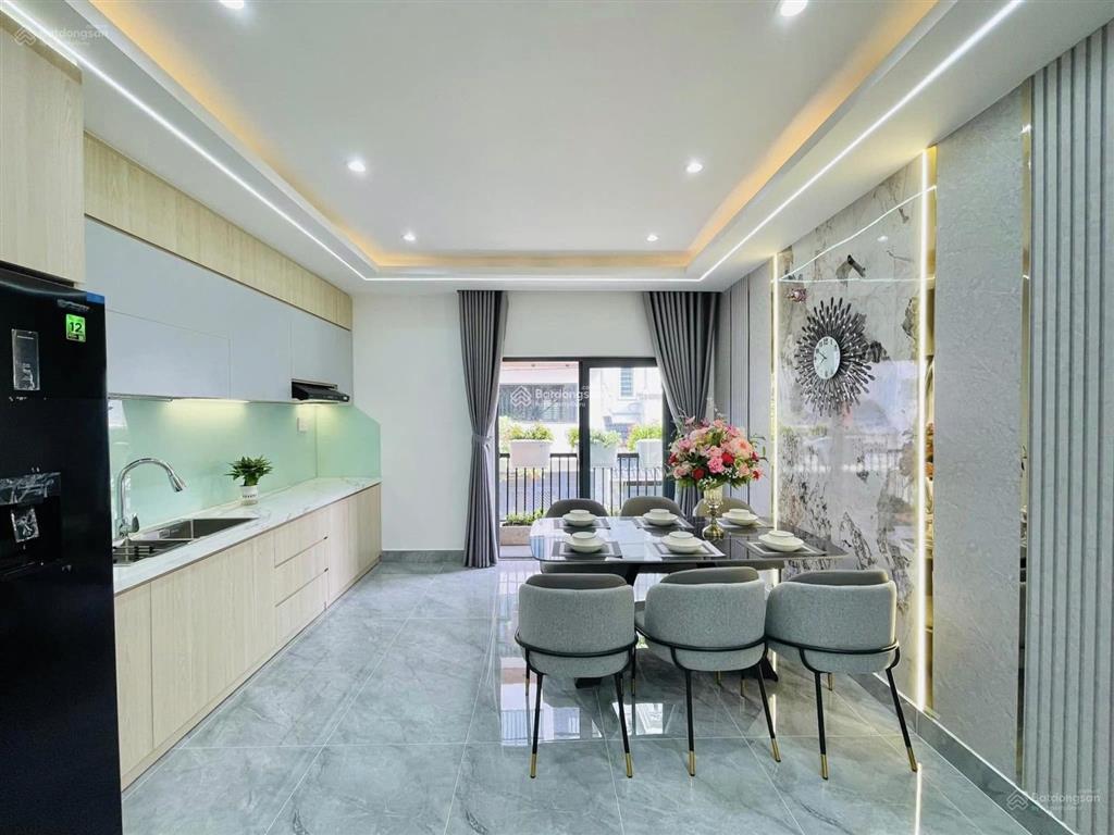 Cô năm cần bán nhà nguyễn thiện thuật  quận 3 63,5m2. cho thuê 30 triệu tháng