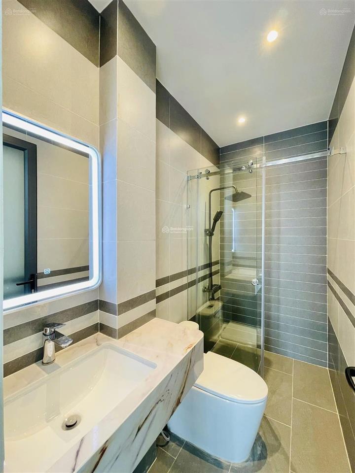Cô năm cần bán nhà nguyễn thiện thuật  quận 3 63,5m2. cho thuê 30 triệu tháng