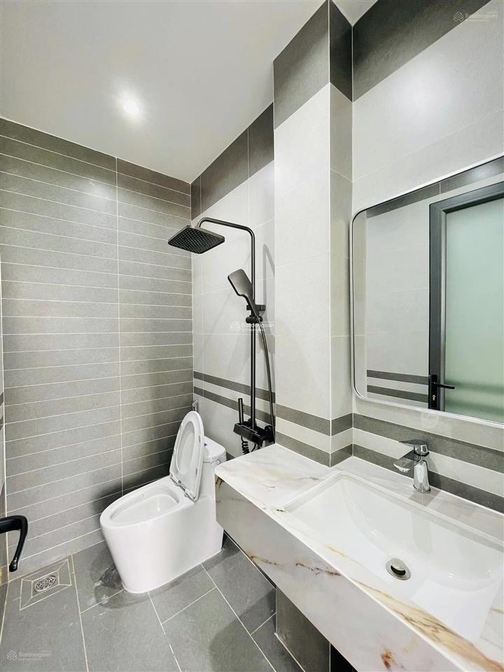 Cô năm cần bán nhà nguyễn thiện thuật  quận 3 63,5m2. cho thuê 30 triệu tháng